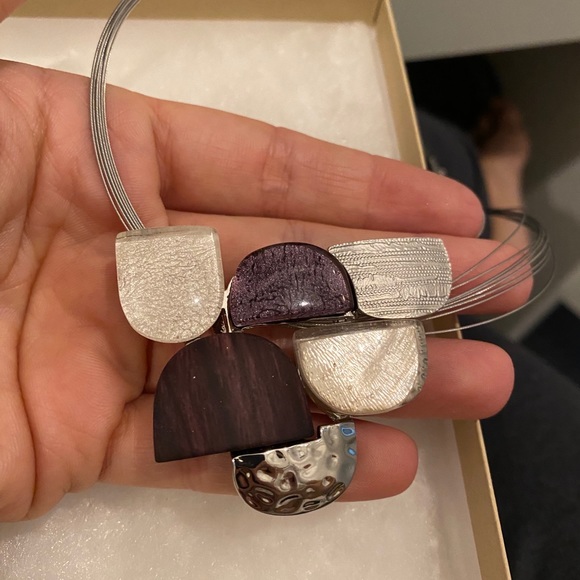 Beautiful necklace - never worn - Picture 2 of 3